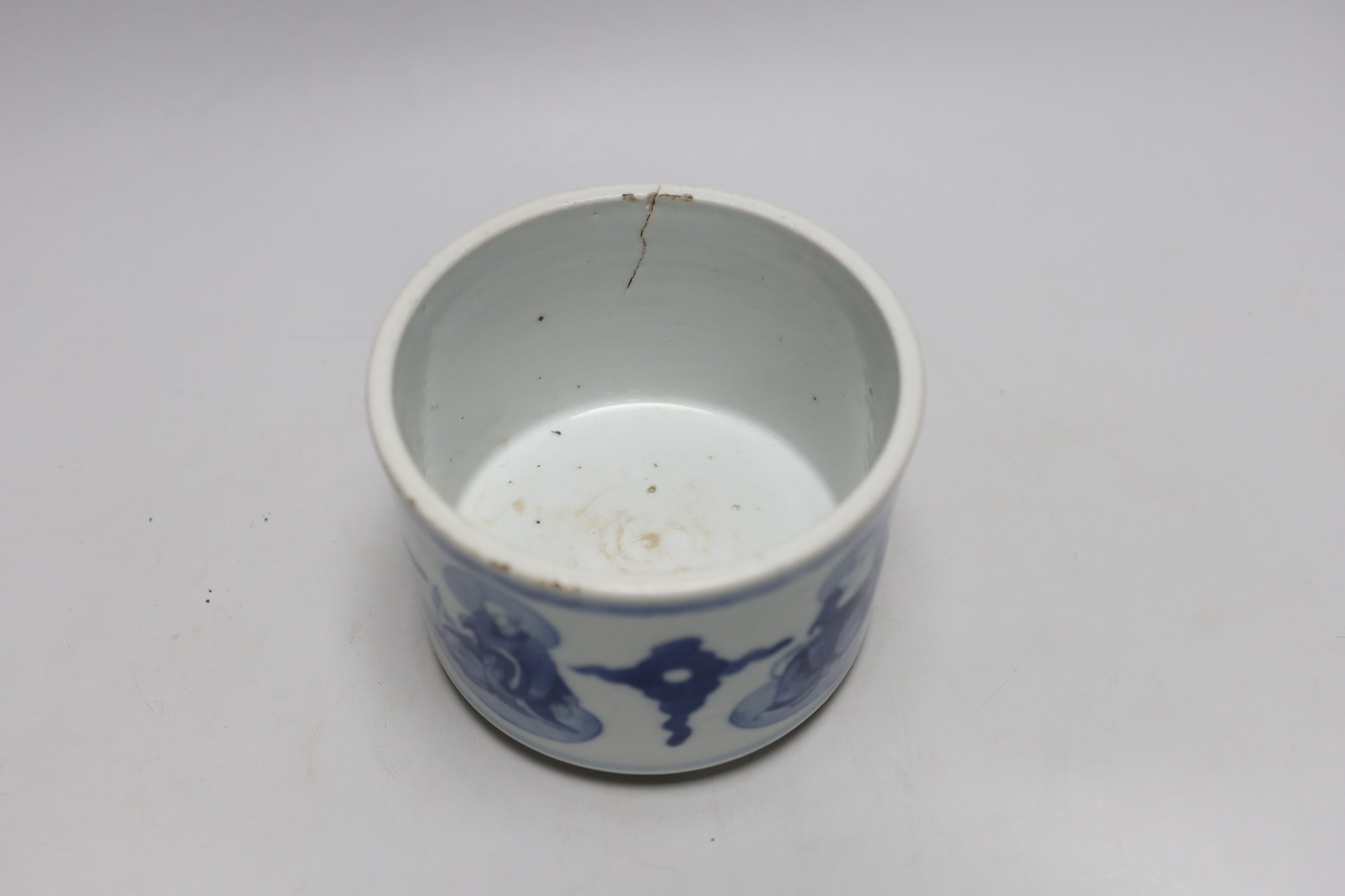 A Chinese blue and white ‘luohan’ brushpot, 13cm diameter